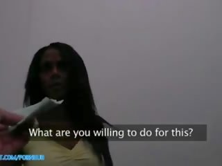 Publicagent hd swell desirable zwart stunner behoefte aan een lift en neemt contant voor seks film