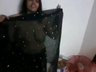 India en negra saree