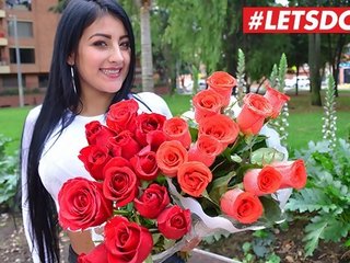 Brünette nimmt erwachsene video über rosen #letsdoeit