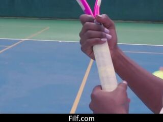 Tennis deity ana foxxx tar anala lessons från coach xxx klämma vids
