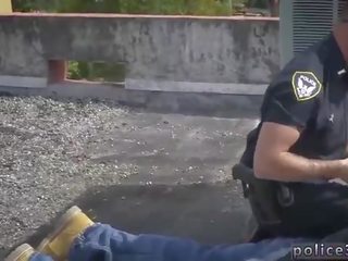 Plaukuotas vyras policija gėjus vyras
