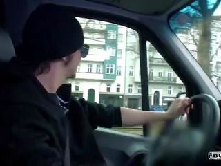 Bums buss - skitten josy svart squirts mens å være knullet i en bil - tysk